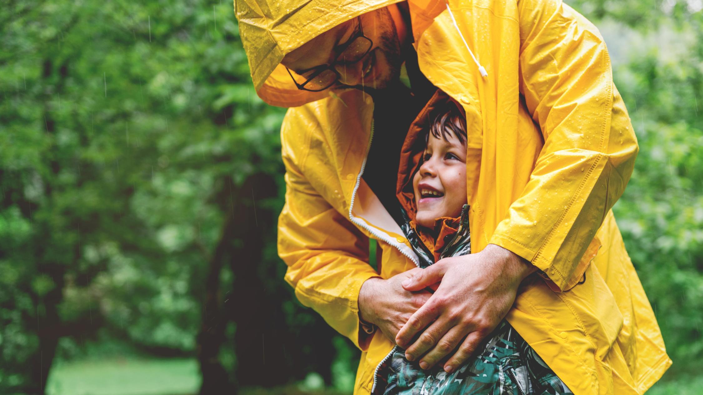 Manngelb_HuckepackAdobeStock_267975741